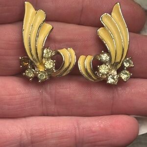 Vintage Lisner Yellow Thermoset Rhinestone Clip-On Earrings